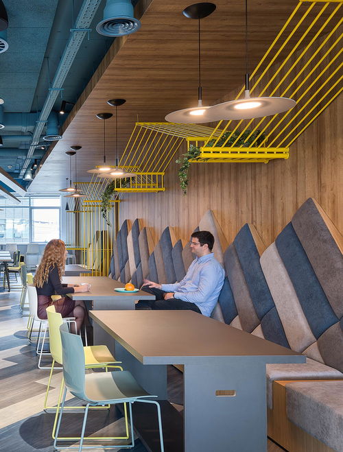 時(shí)尚辦公網(wǎng) 辦公設(shè)計(jì) 設(shè)計(jì)欣賞 靈動(dòng)多變 塞爾維亞tech l05開發(fā)部門辦公室創(chuàng)新設(shè)計(jì)欣賞